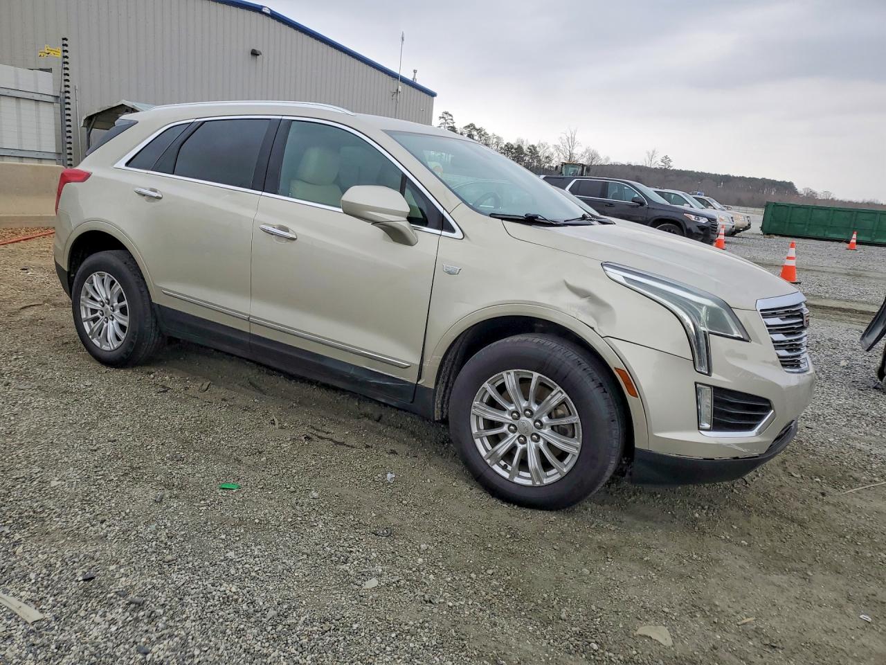 2017 CADILLAC XT5 photo 4
