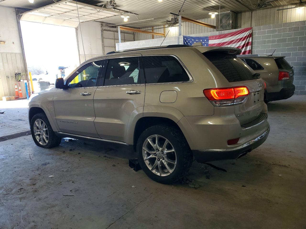 2014 JEEP GRAND CHEROKEE SUMMIT photo 2