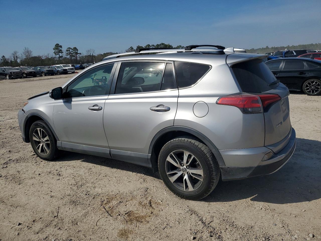 2016 TOYOTA RAV4 XLE photo 3