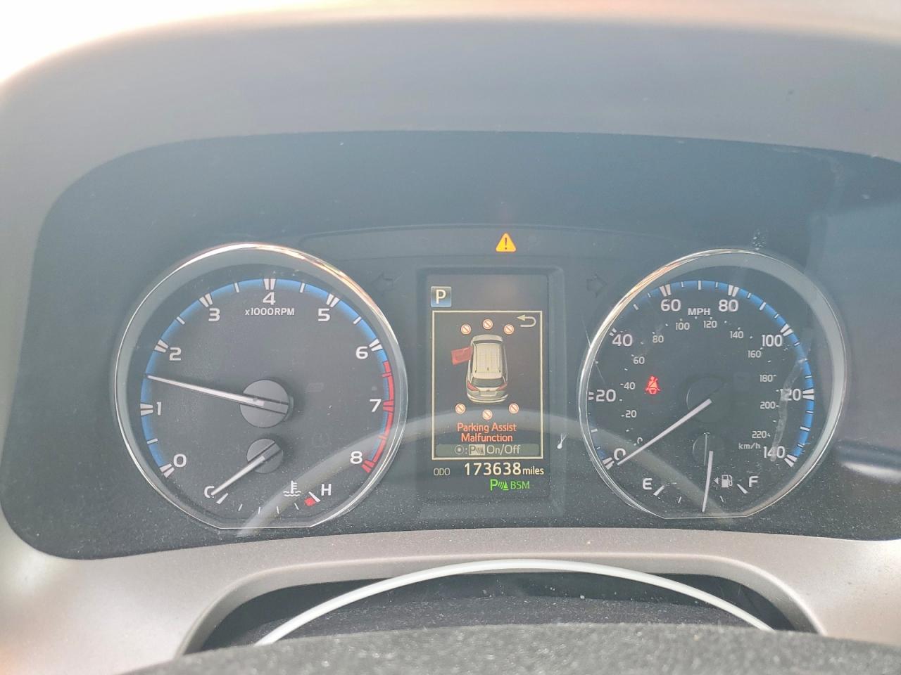 2016 TOYOTA RAV4 XLE photo 17