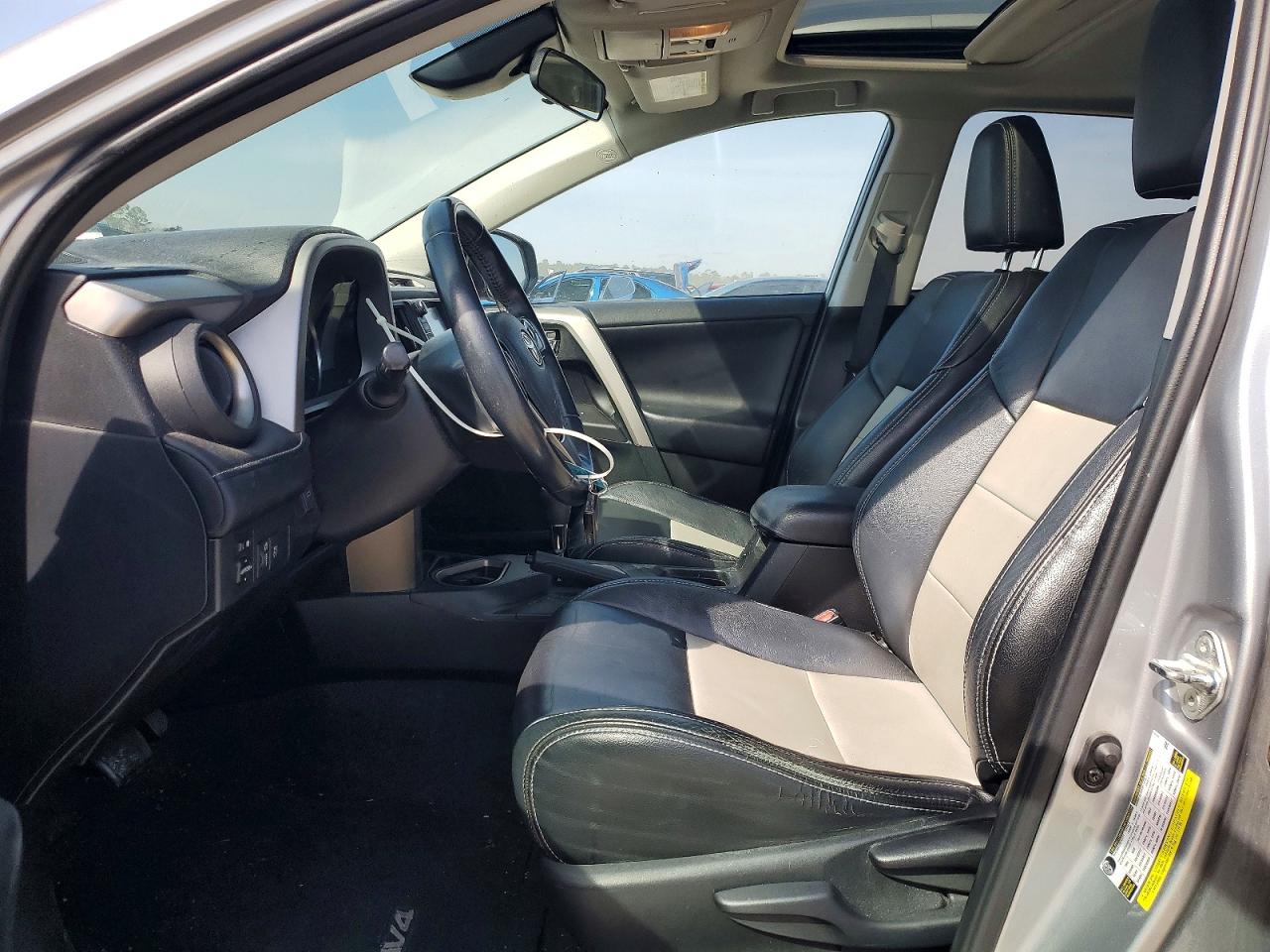 2016 TOYOTA RAV4 XLE photo 13