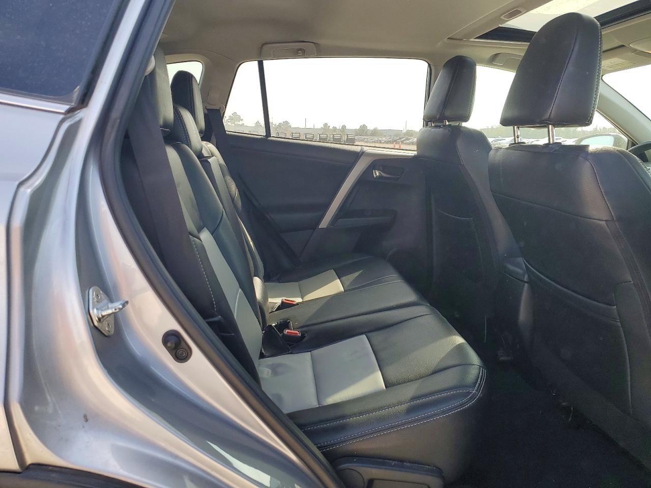 2016 TOYOTA RAV4 XLE photo 21
