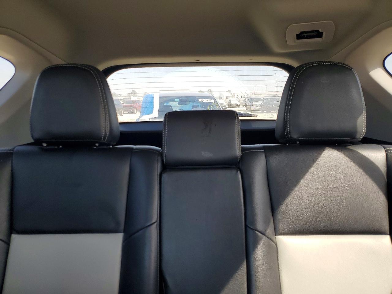 2016 TOYOTA RAV4 XLE photo 19