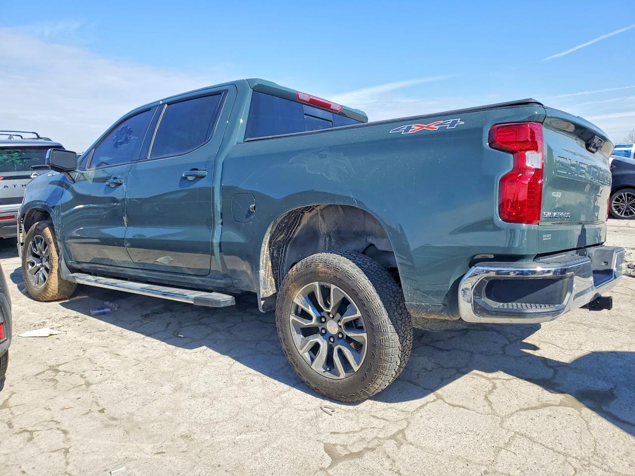 2025 CHEVROLET SILVERADO K1500 LT photo 2