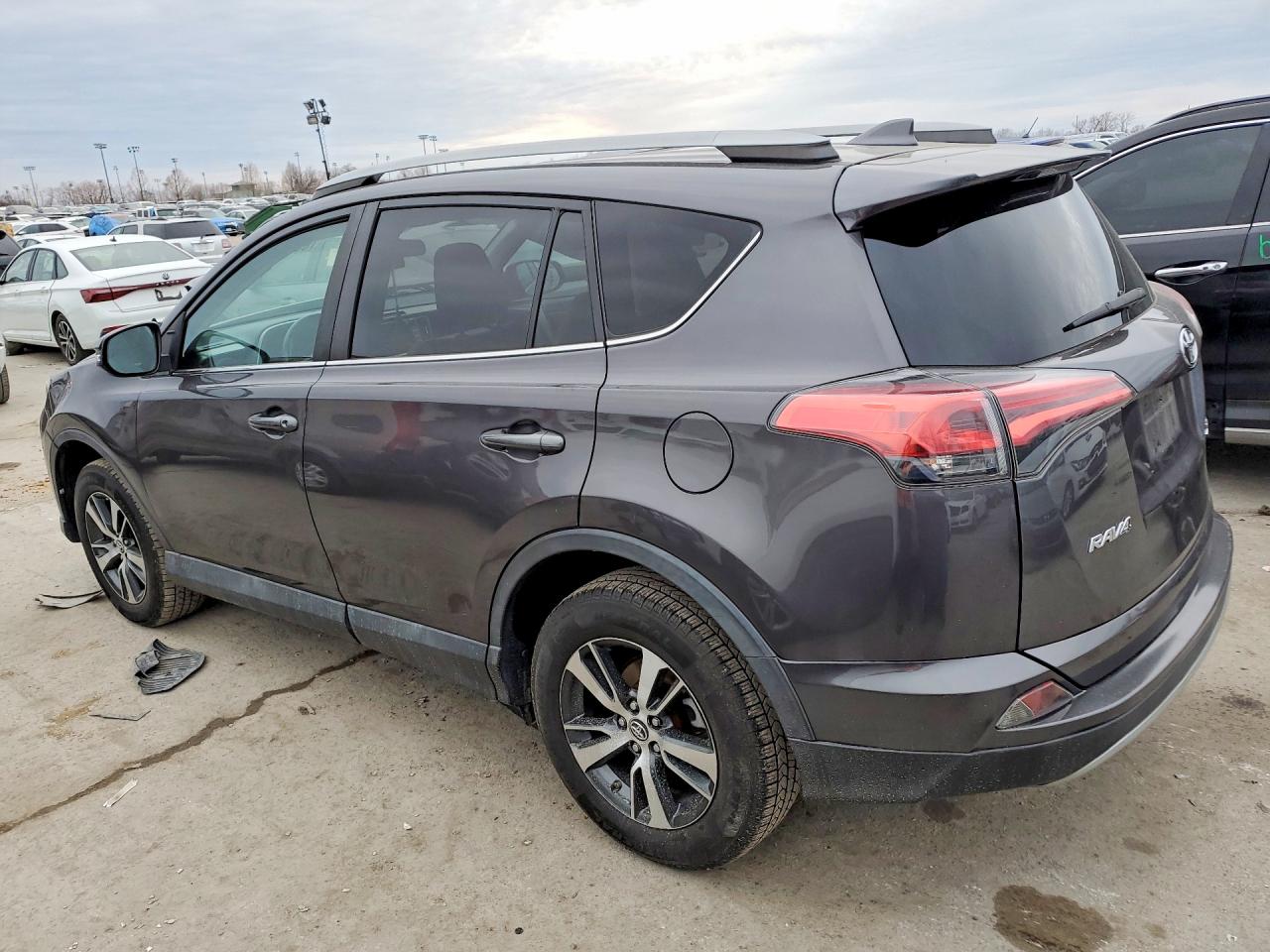 2018 TOYOTA RAV4 XLE photo 2