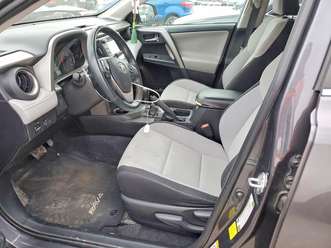 2018 TOYOTA RAV4 XLE photo 7