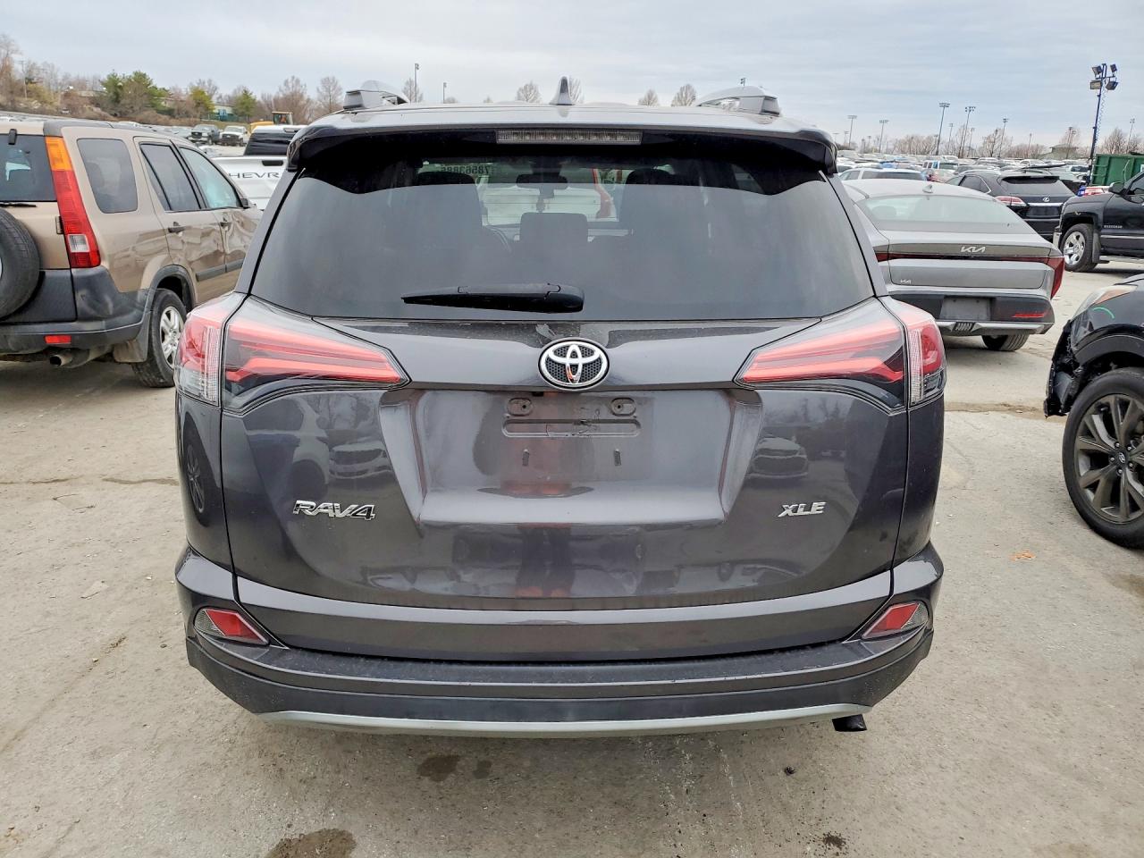 2018 TOYOTA RAV4 XLE photo 6