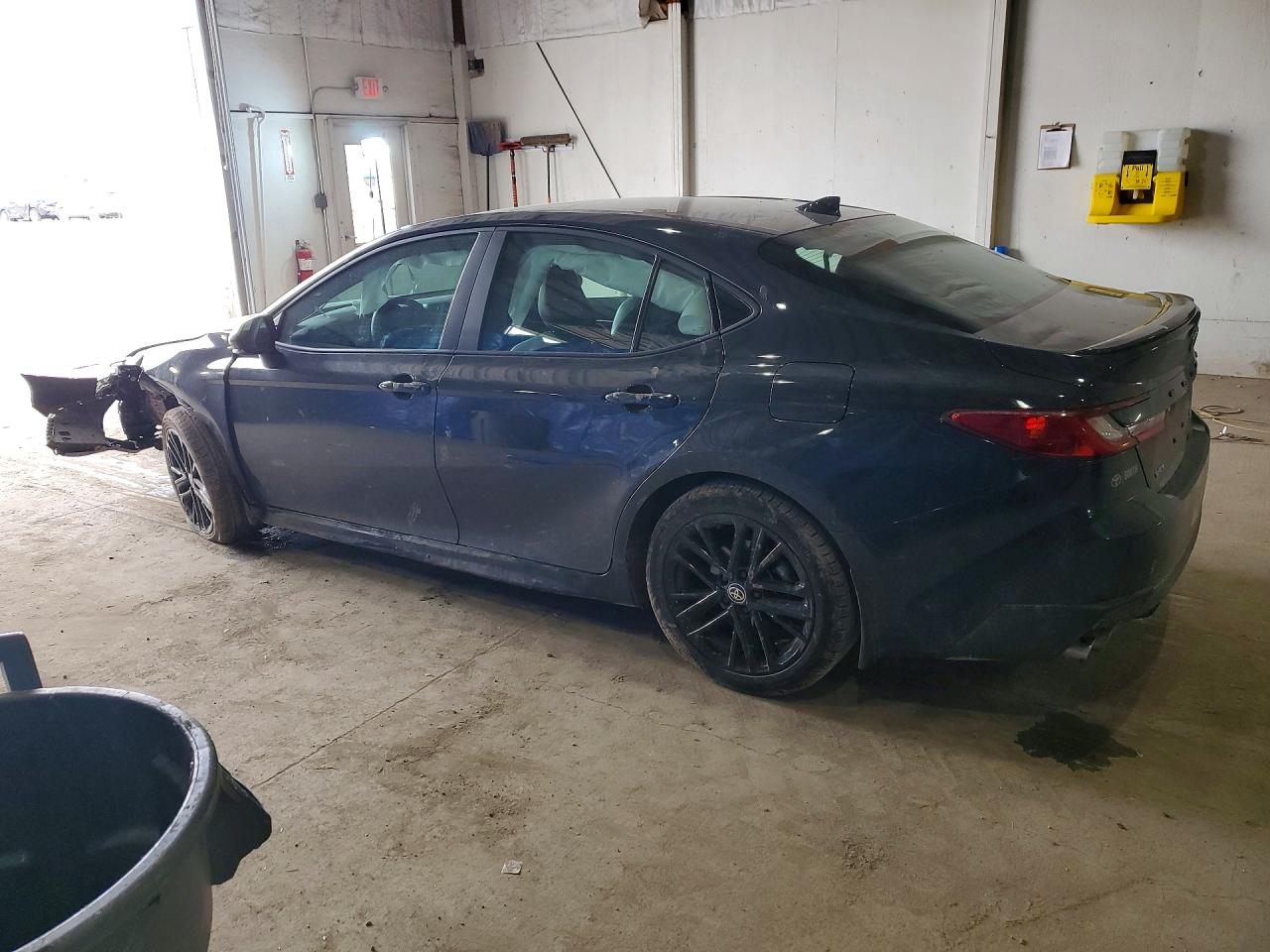 2025 TOYOTA CAMRY SE photo 3