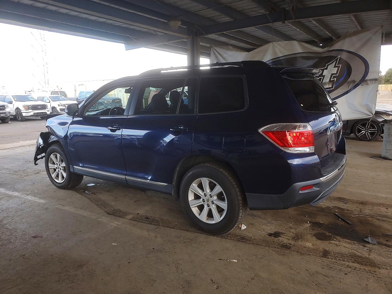 2013 TOYOTA HIGHLANDER BASE photo 5