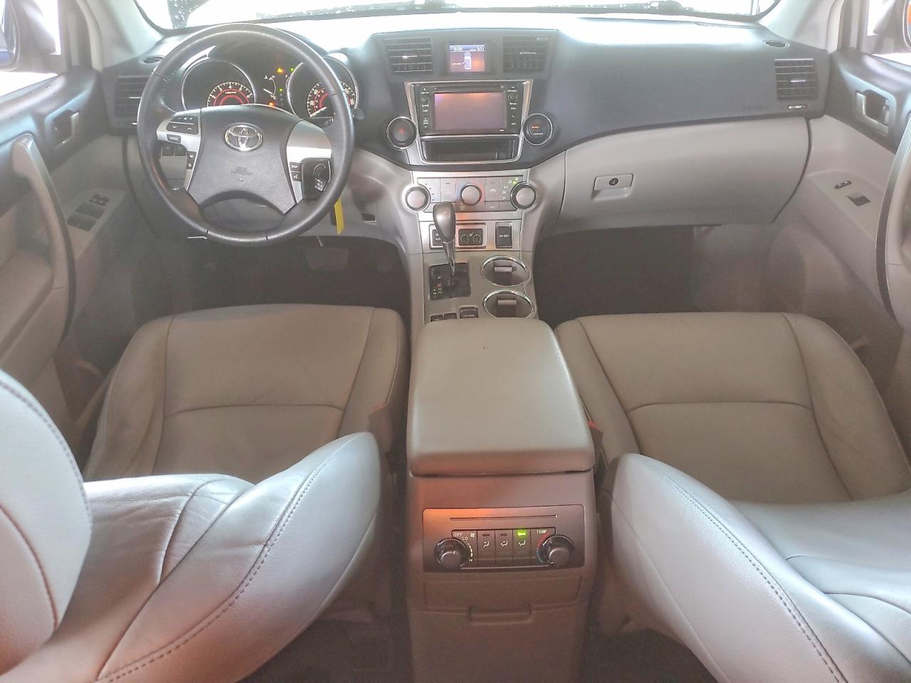 2013 TOYOTA HIGHLANDER BASE photo 29