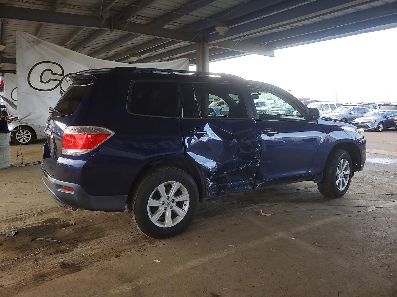 2013 TOYOTA HIGHLANDER BASE photo 9