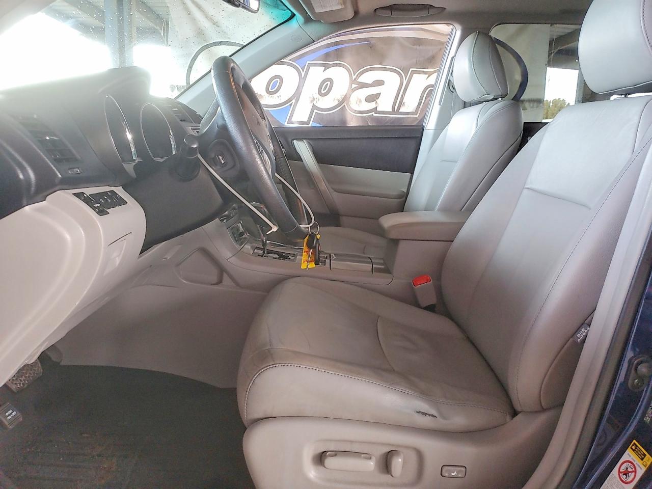 2013 TOYOTA HIGHLANDER BASE photo 25