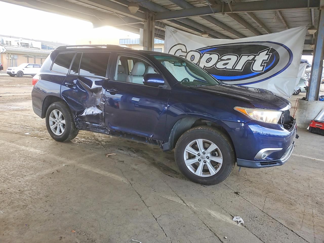 2013 TOYOTA HIGHLANDER BASE photo 13