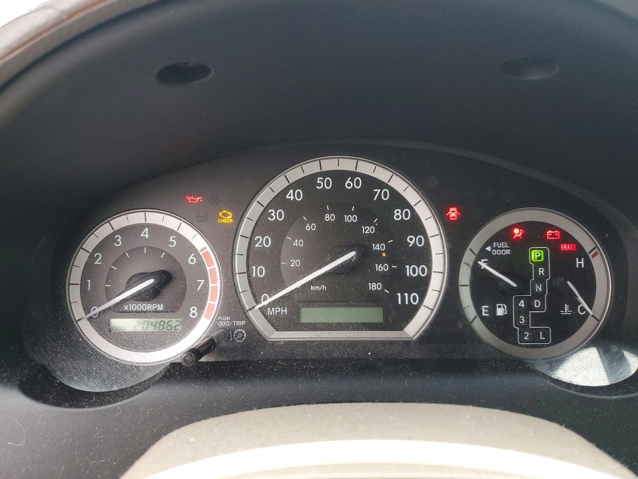 2004 TOYOTA SIENNA XLE photo 25