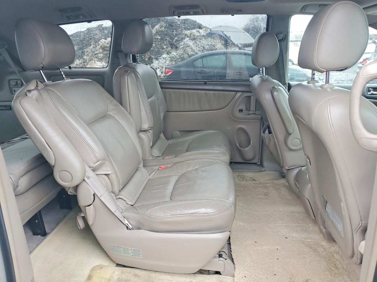 2004 TOYOTA SIENNA XLE photo 31