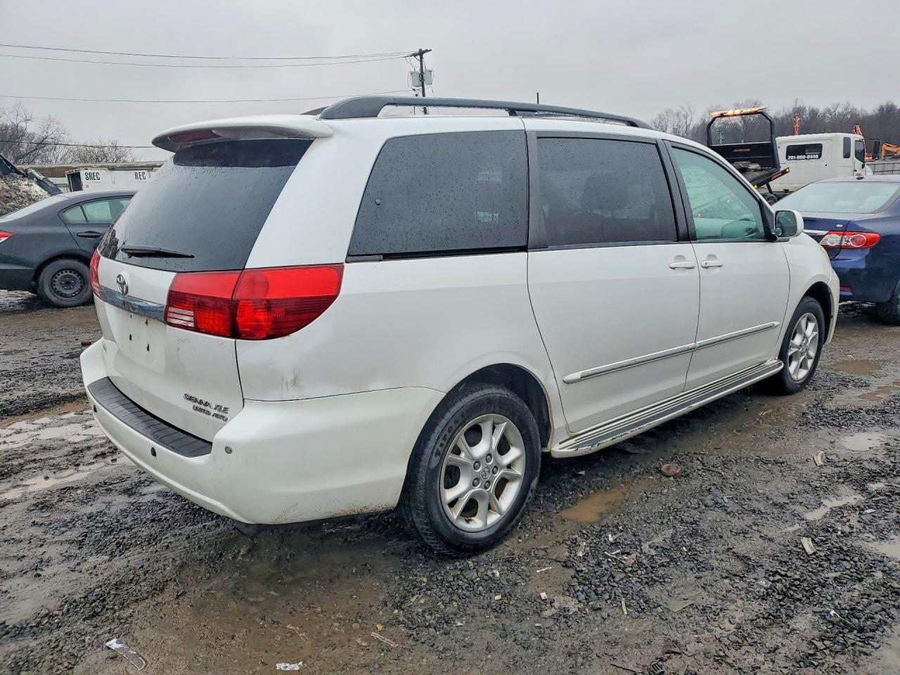 2004 TOYOTA SIENNA XLE photo 7