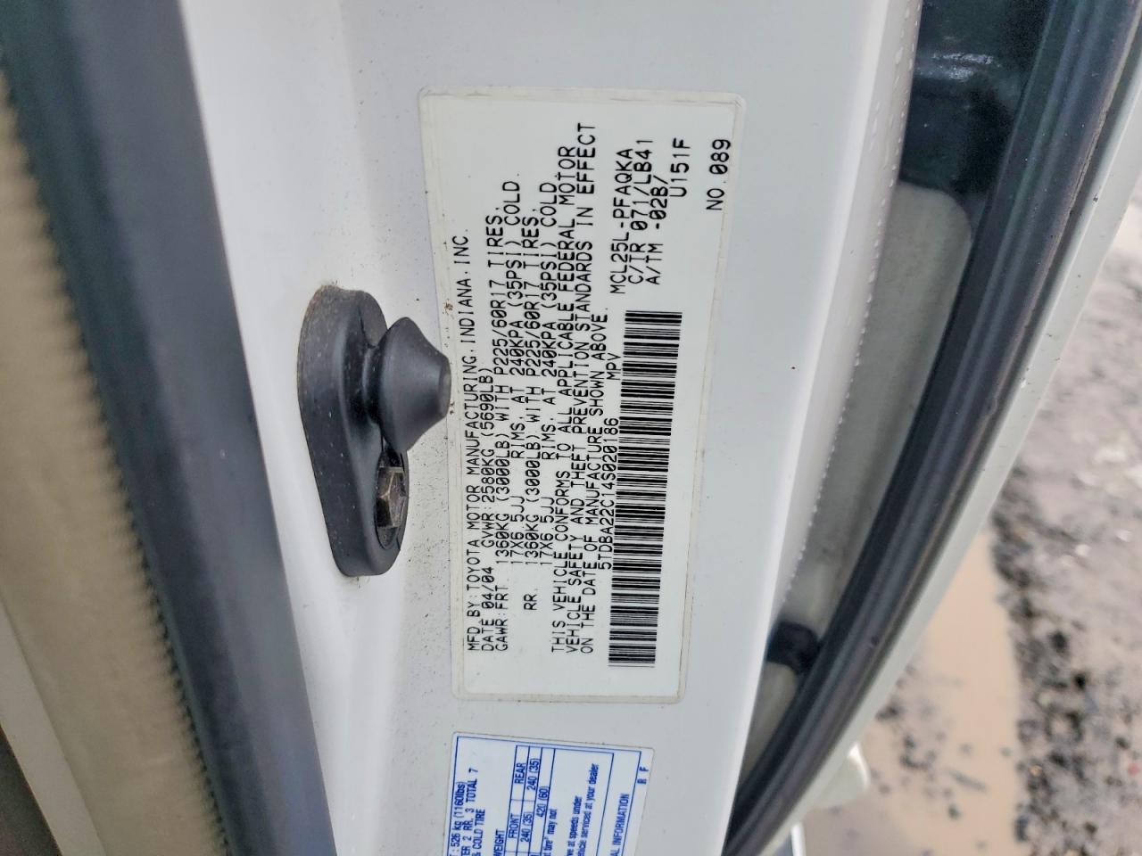 2004 TOYOTA SIENNA XLE photo 37