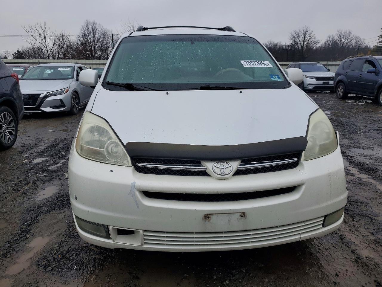 2004 TOYOTA SIENNA XLE photo 13