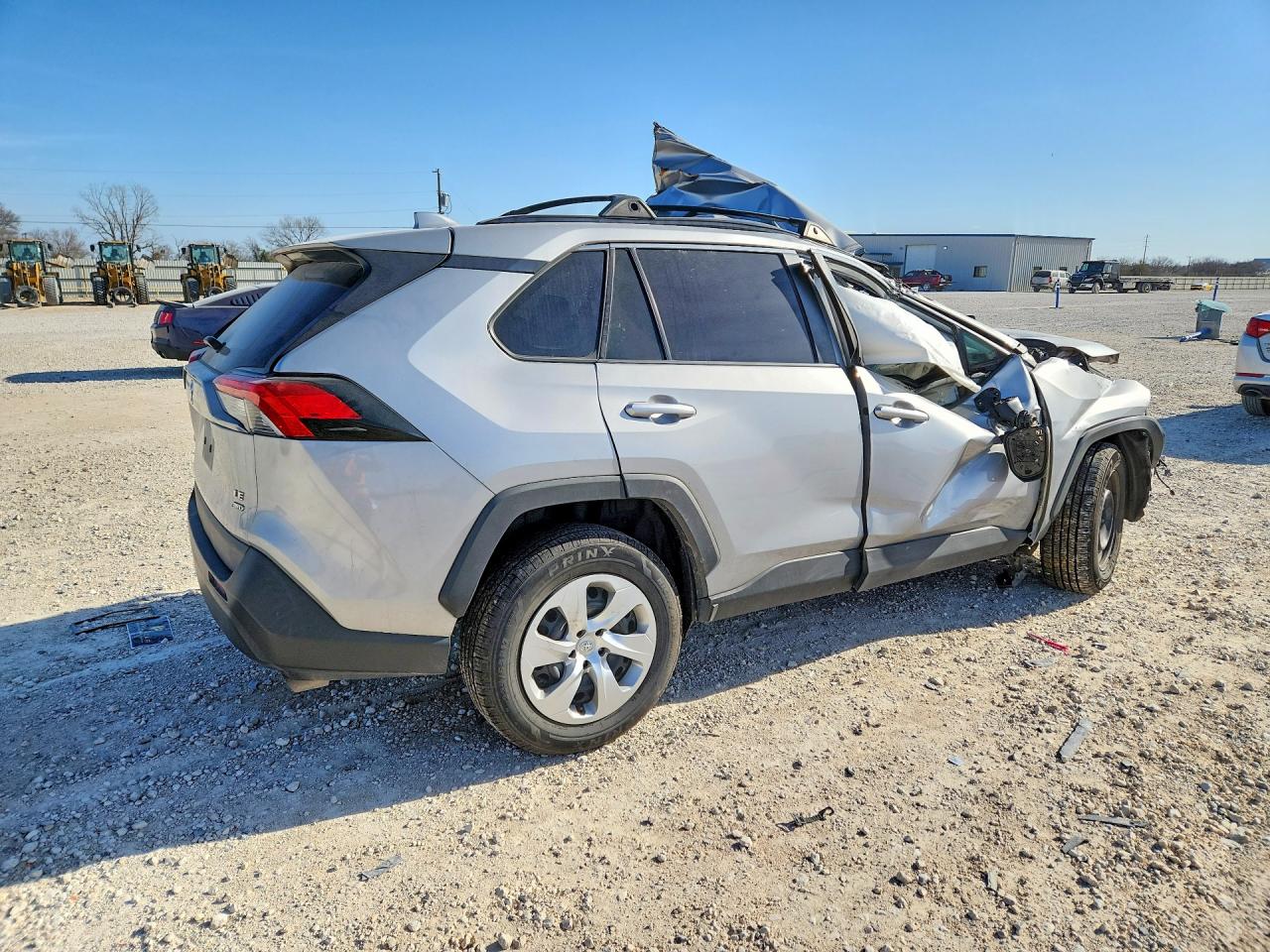 2021 TOYOTA RAV4 LE photo 5