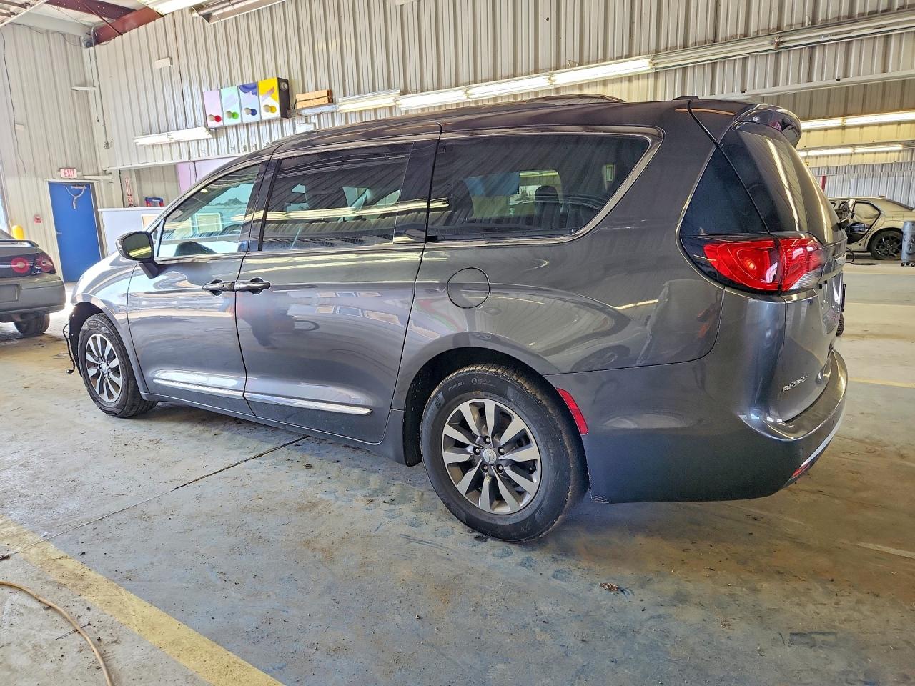 2019 CHRYSLER PACIFICA TOURING L PLUS photo 4