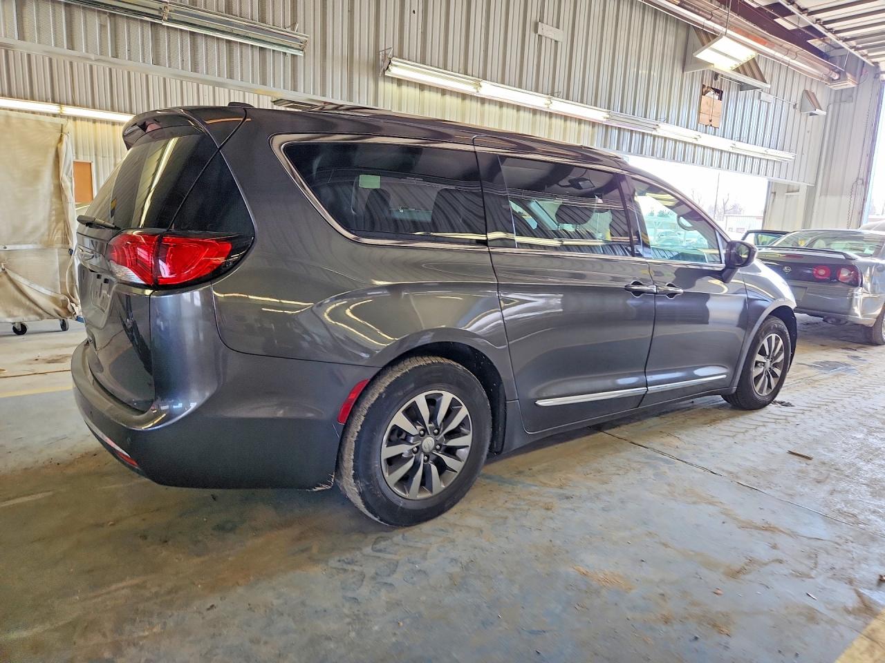2019 CHRYSLER PACIFICA TOURING L PLUS photo 7