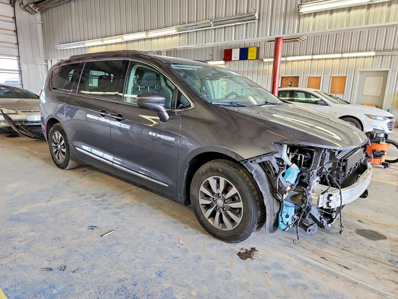 2019 CHRYSLER PACIFICA TOURING L PLUS photo 10