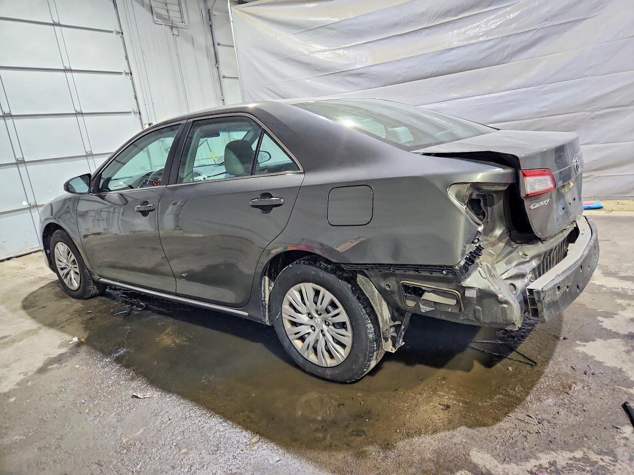 2014 TOYOTA CAMRY LE photo 2