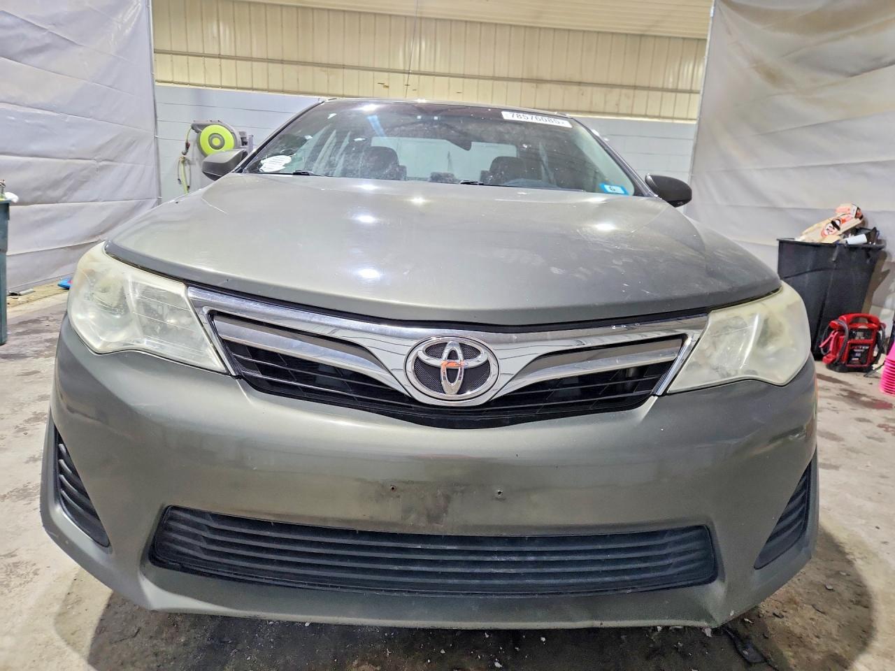 2014 TOYOTA CAMRY LE photo 5