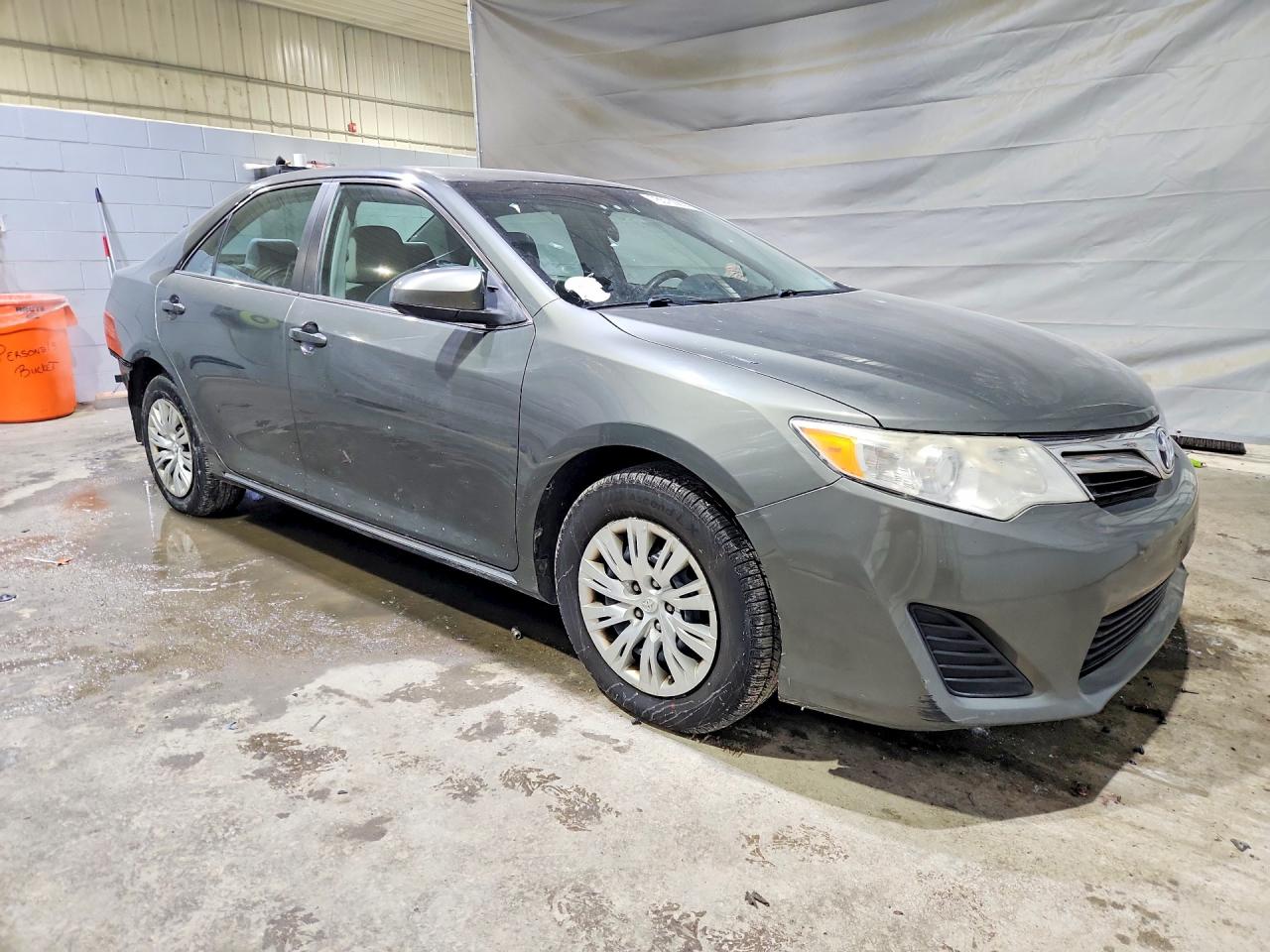 2014 TOYOTA CAMRY LE photo 4