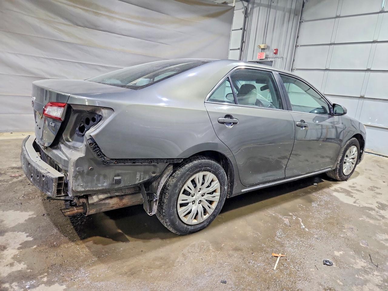 2014 TOYOTA CAMRY LE photo 3