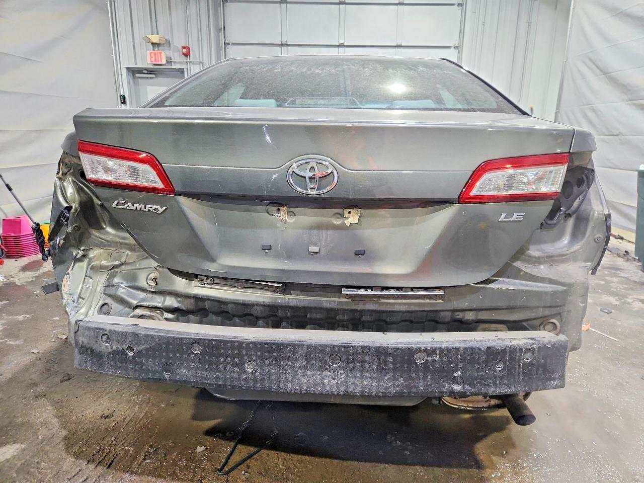 2014 TOYOTA CAMRY LE photo 6