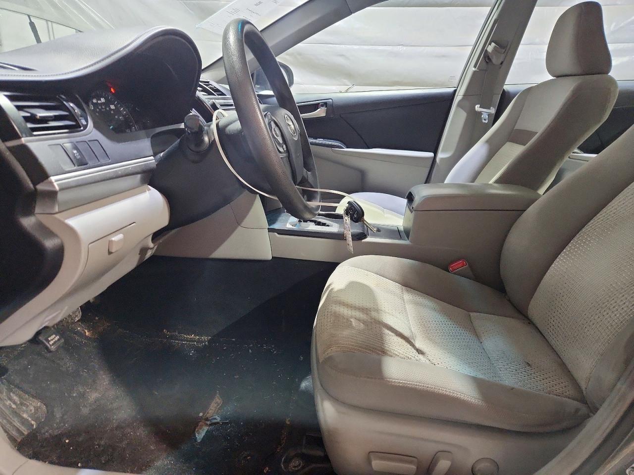 2014 TOYOTA CAMRY LE photo 7