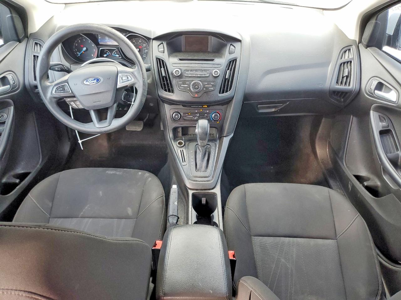 2017 FORD FOCUS SE photo 15