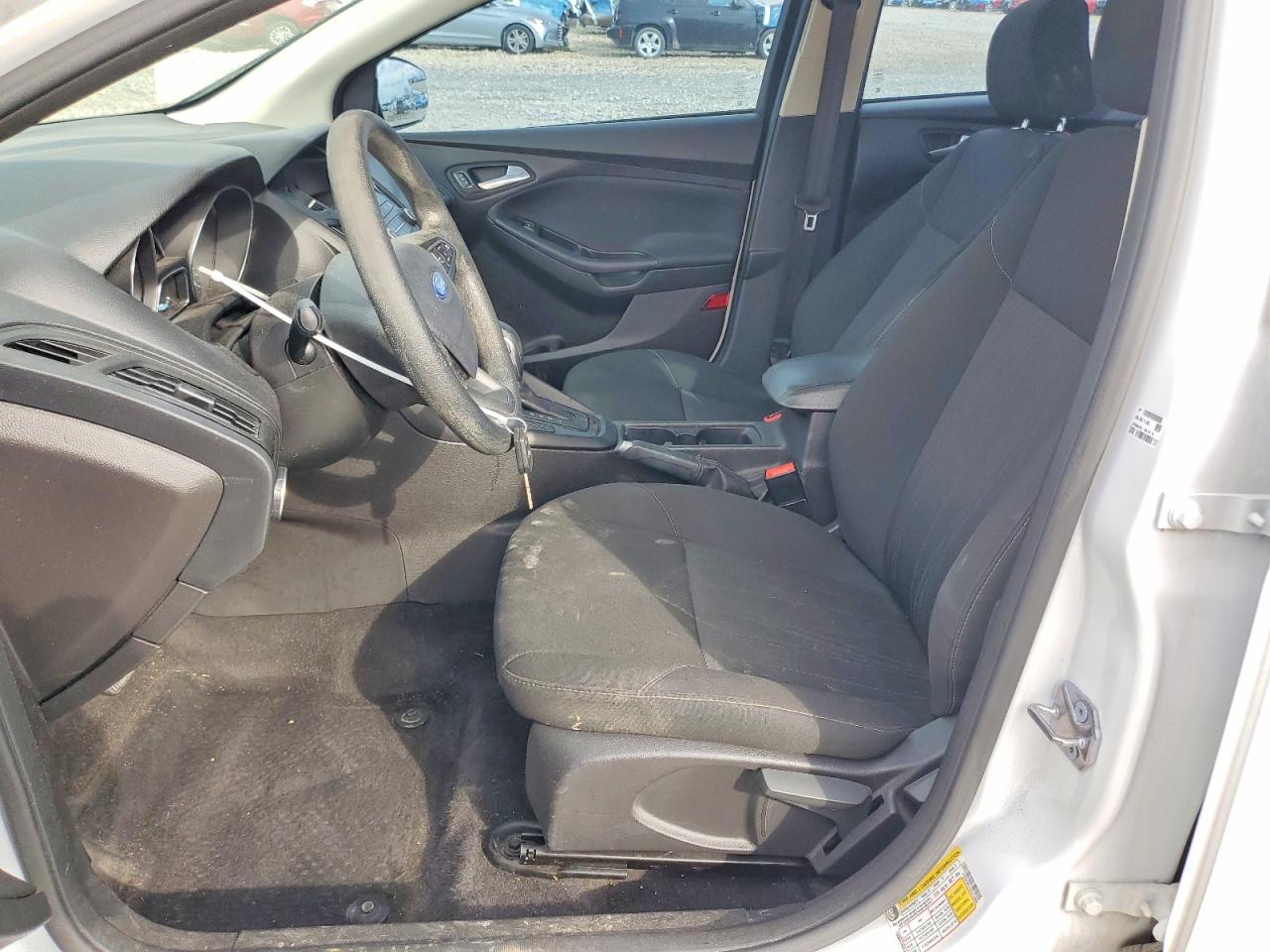 2017 FORD FOCUS SE photo 13