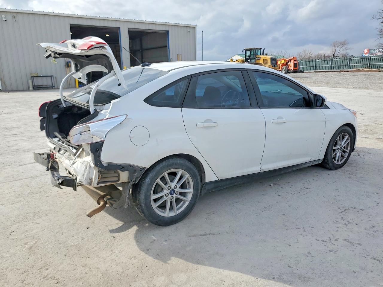 2017 FORD FOCUS SE photo 5