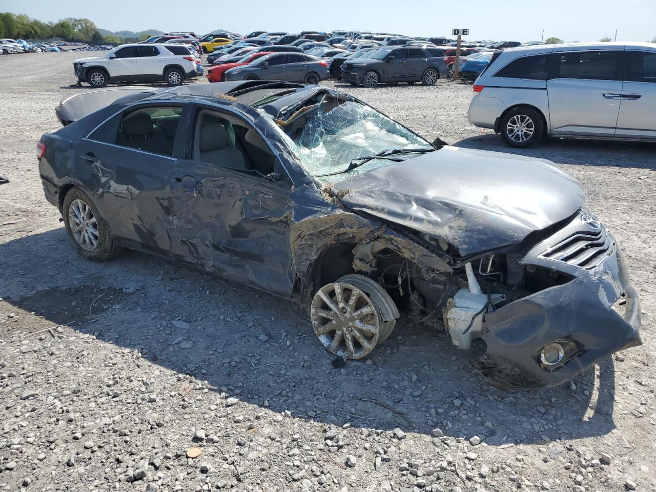 2011 TOYOTA CAMRY BASE photo 4