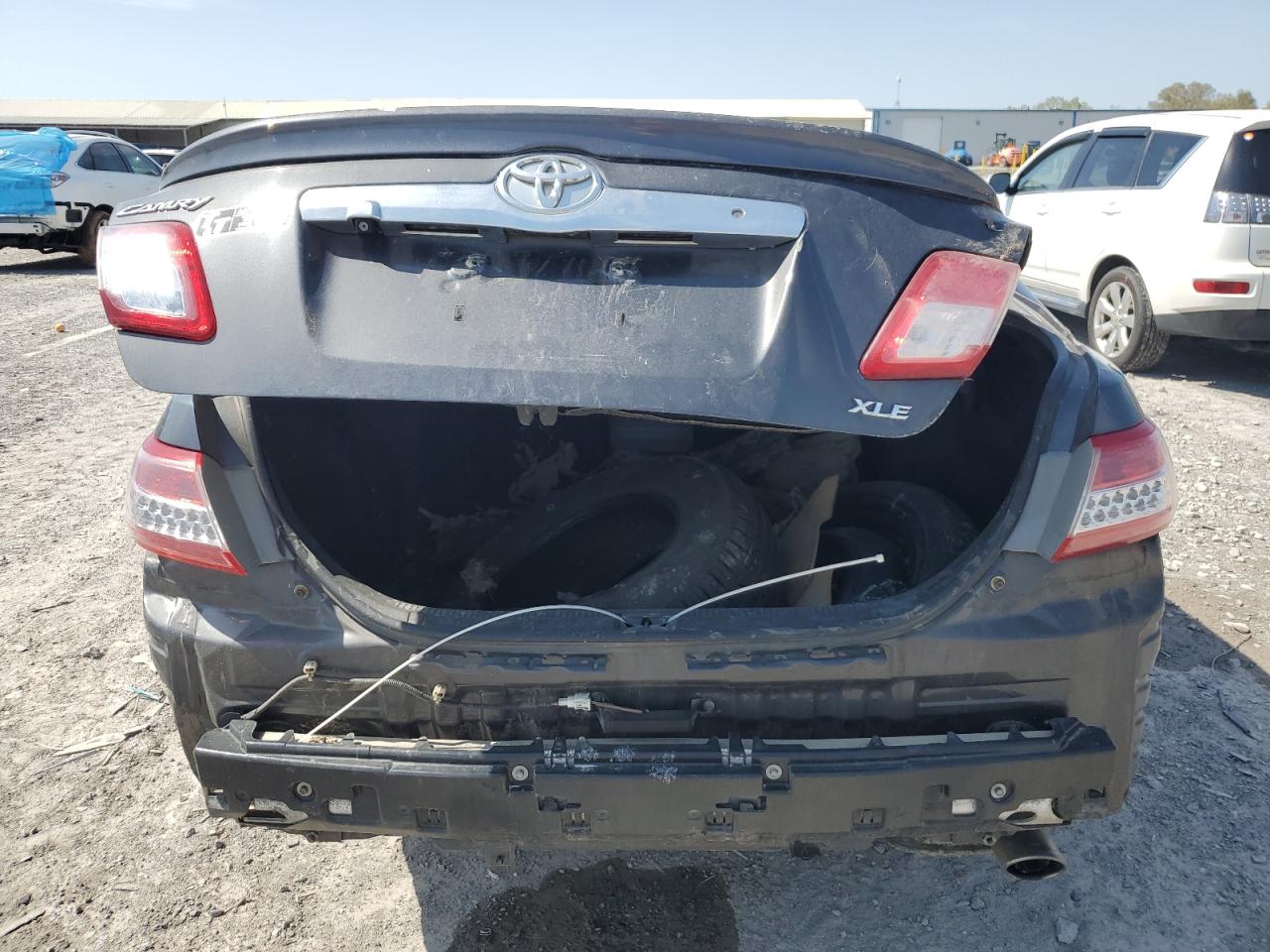 2011 TOYOTA CAMRY BASE photo 6
