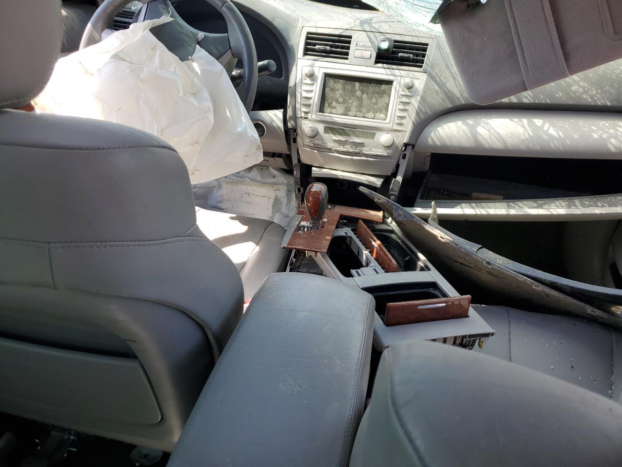 2011 TOYOTA CAMRY BASE photo 8
