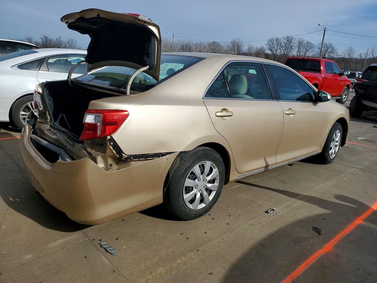 2012 TOYOTA CAMRY LE photo 5