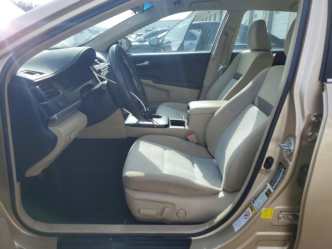2012 TOYOTA CAMRY LE photo 13