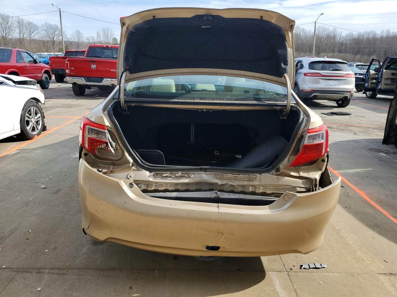 2012 TOYOTA CAMRY LE photo 11