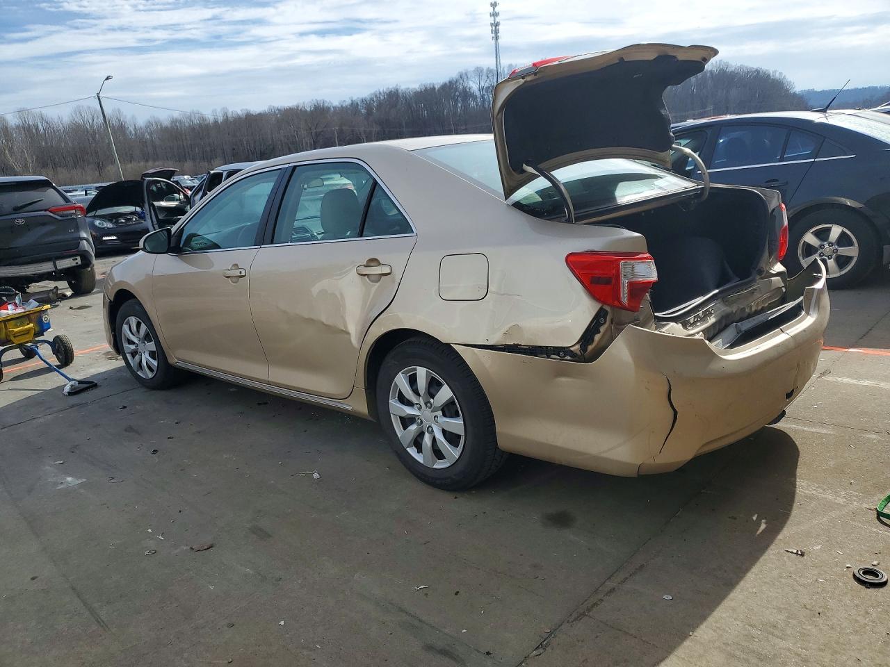 2012 TOYOTA CAMRY LE photo 3