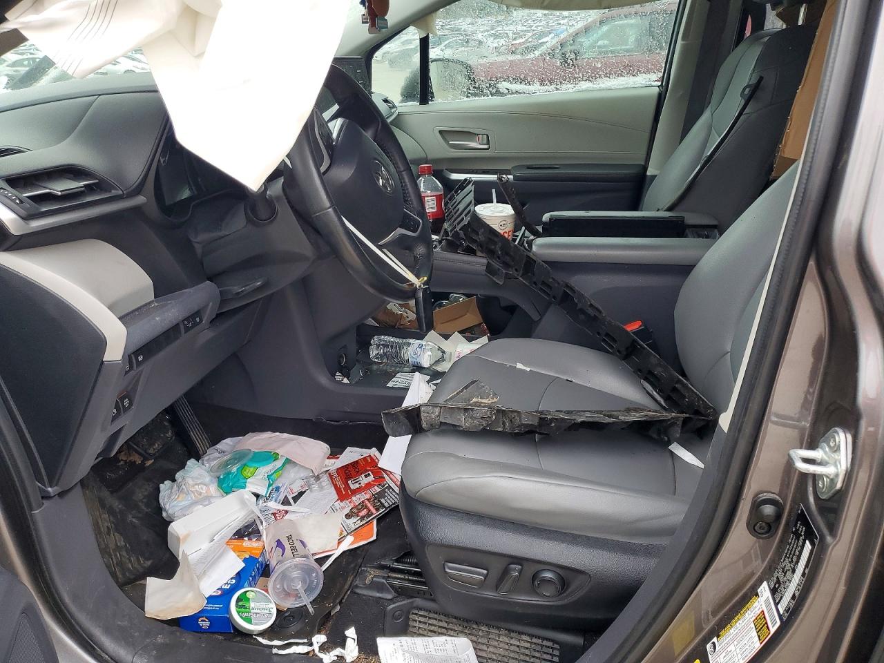 2022 TOYOTA SIENNA XLE photo 7