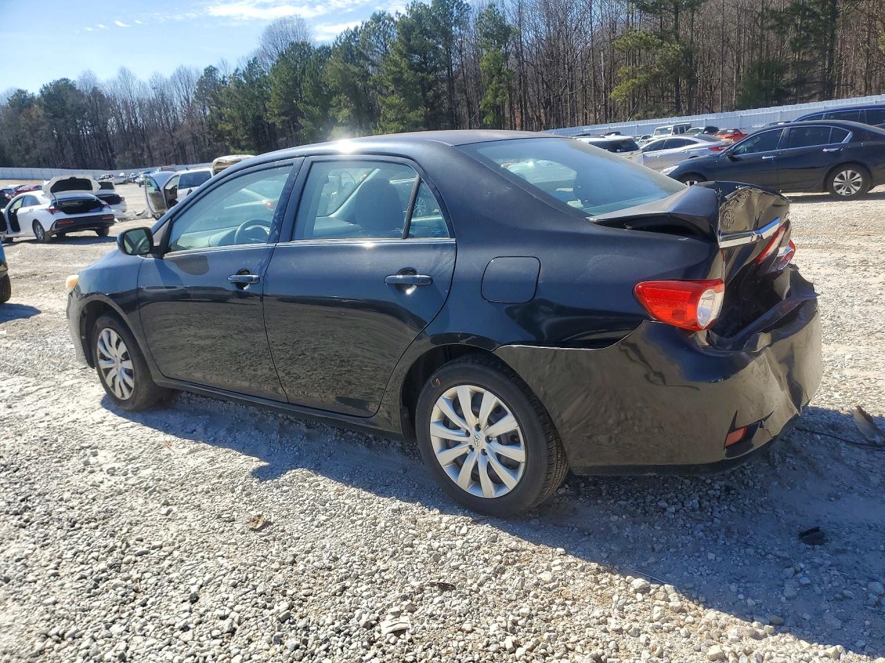 2013 TOYOTA COROLLA LE photo 3