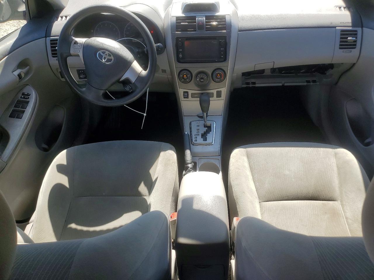 2013 TOYOTA COROLLA LE photo 15