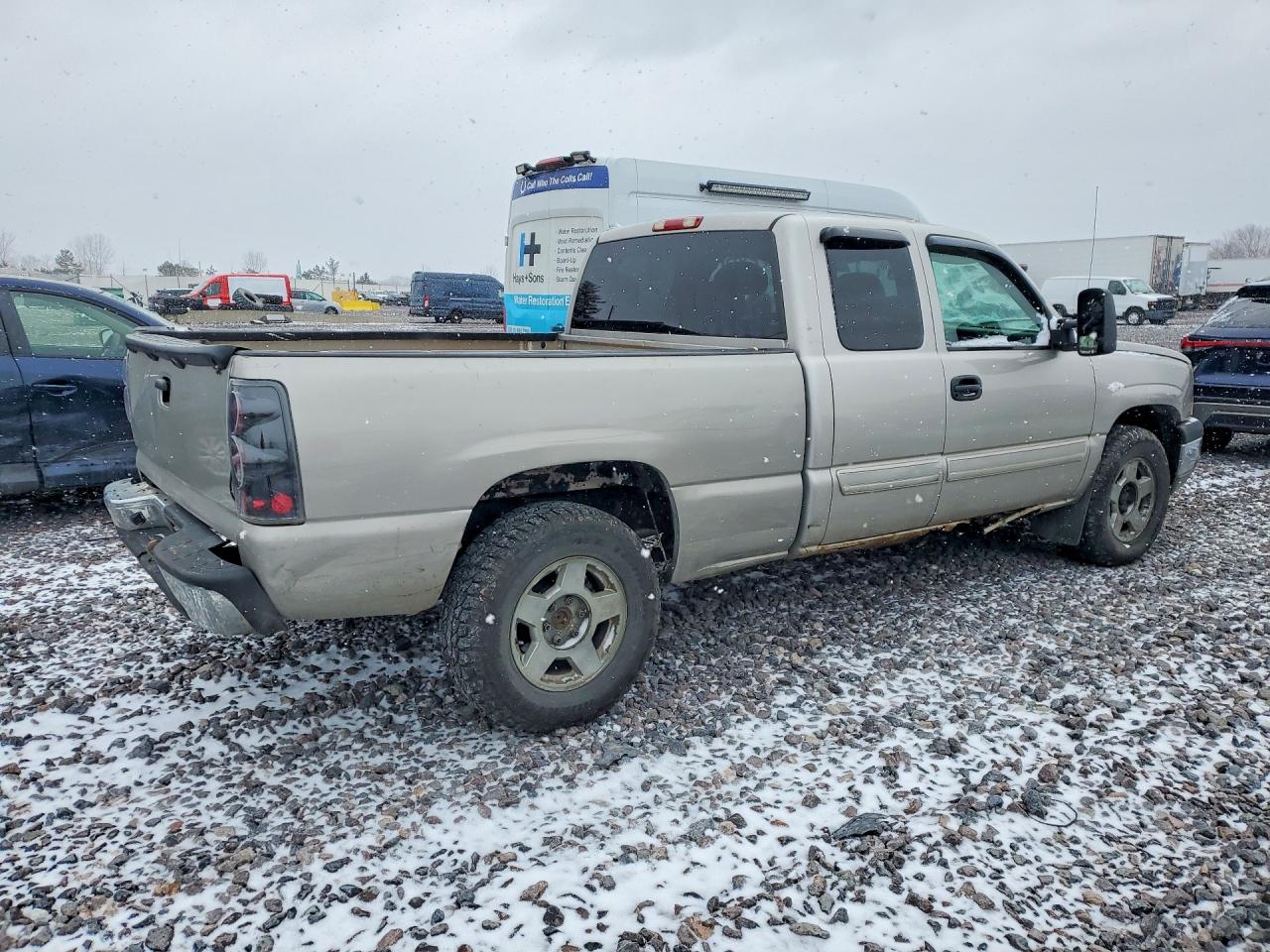 2004 CHEVROLET SILVERADO K1500 photo 3