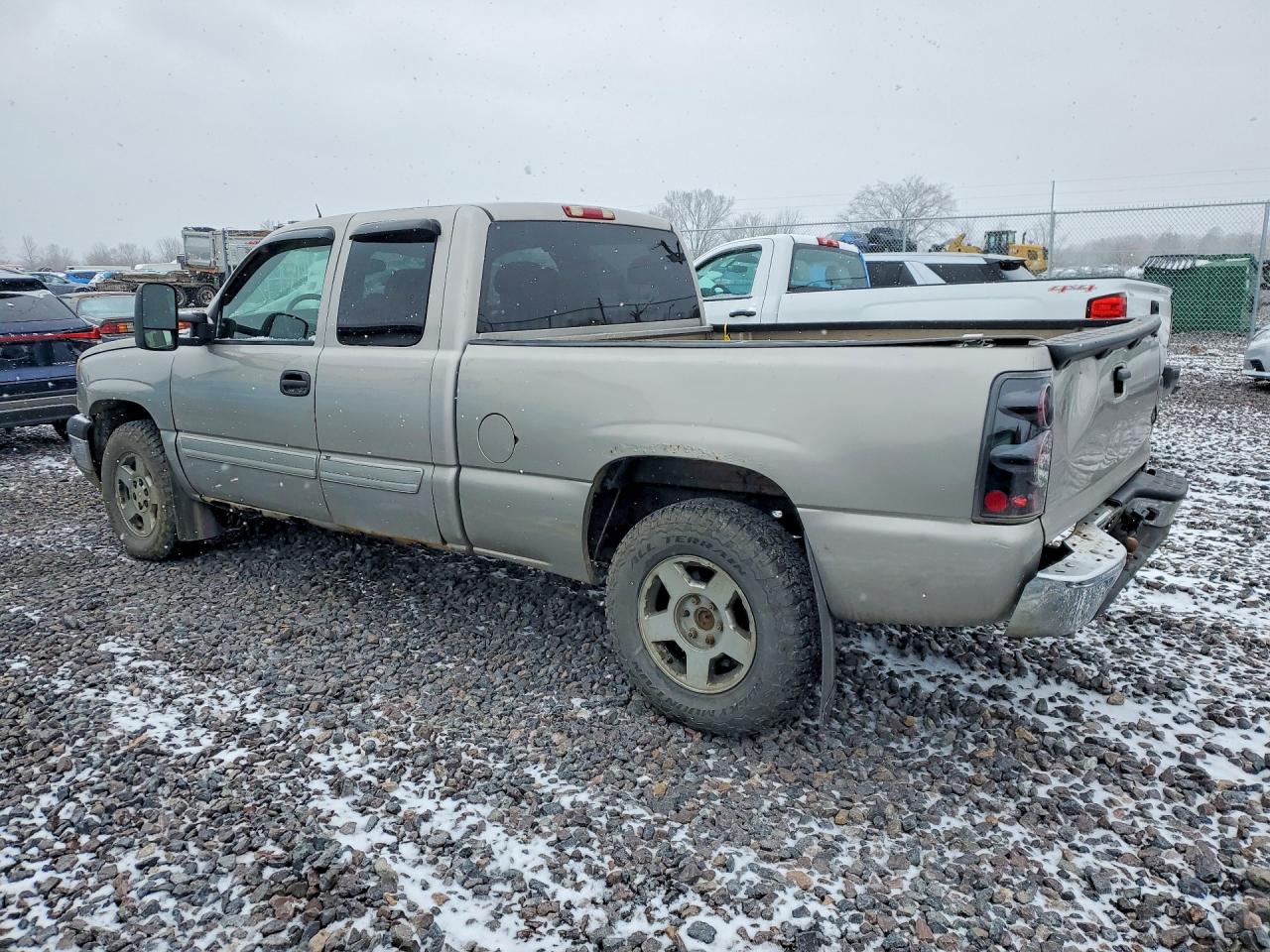 2004 CHEVROLET SILVERADO K1500 photo 2