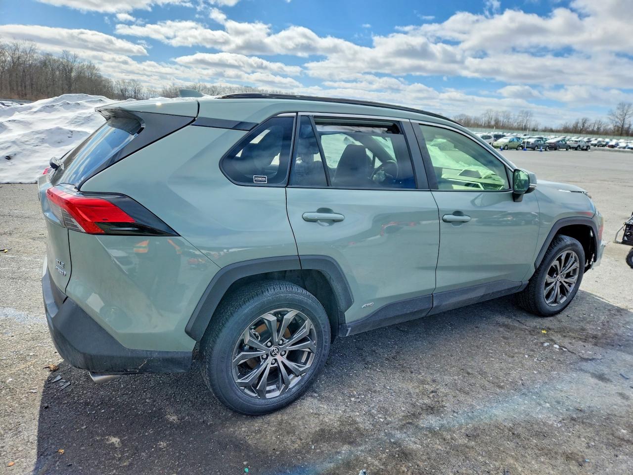 2022 TOYOTA RAV4 XLE PREMIUM photo 5