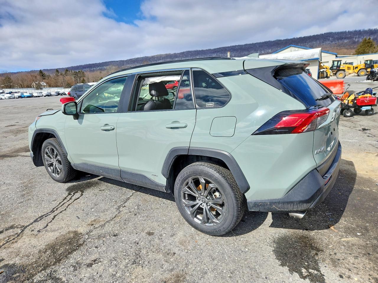 2022 TOYOTA RAV4 XLE PREMIUM photo 3