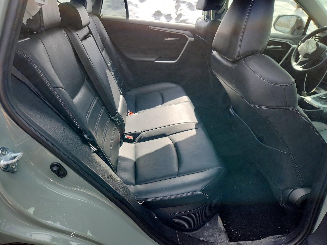 2022 TOYOTA RAV4 XLE PREMIUM photo 21
